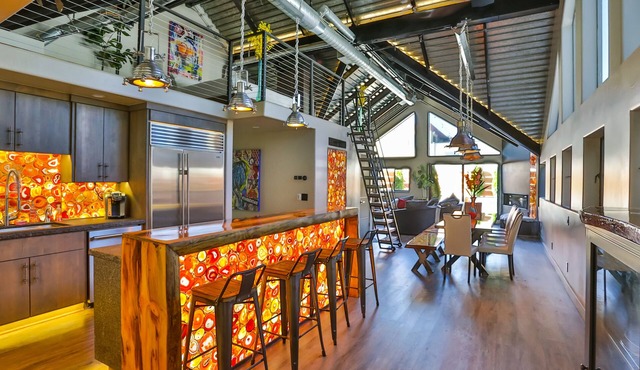 "THE" Condo/16p+/5 min to lake/Private Rooftop/Stunning Views/VIP location