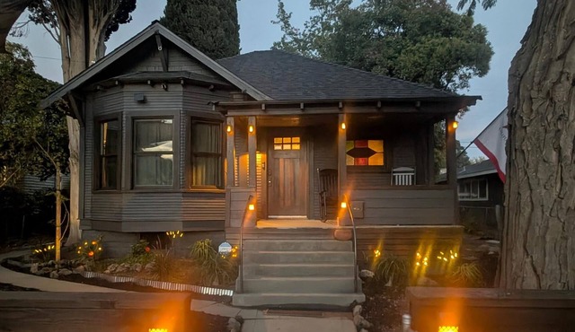 The Crooked Hideout w/Lounge & Game Room!