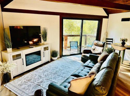 The Falls-Overlooks a waterfall-BBQ-Sleeps 4