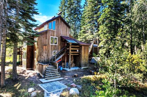 The Glass House | Panoramic Mountain Views & Sauna in Bear Valley