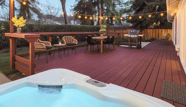 The Harvard House: Napa, Hot Tub + Detached Studio