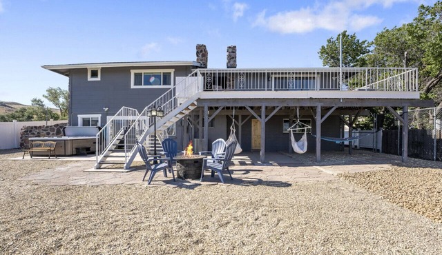 The Hill House Mtn Views Hot Tub Fire Pit & BBQs