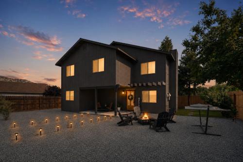 The Noir House, Cozy haven near Sequoia & Kaweah