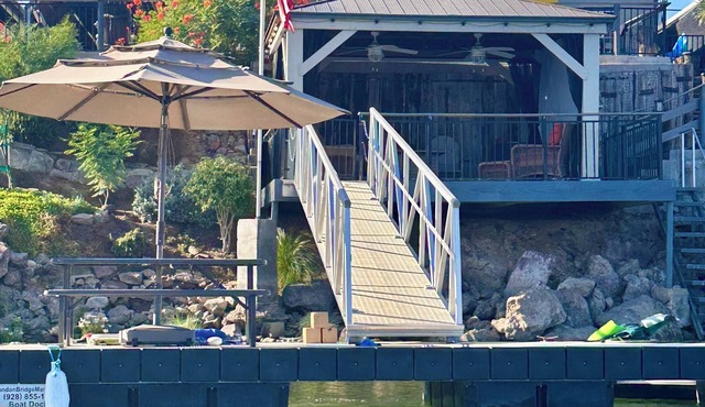 The Parker River House-A Beautiful, secluded location on the River!