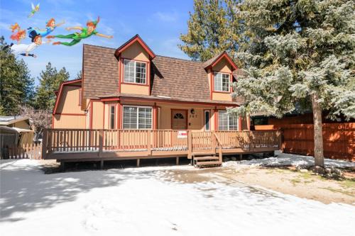 The Peter Pan Hideout with BBQ and Large Backyard