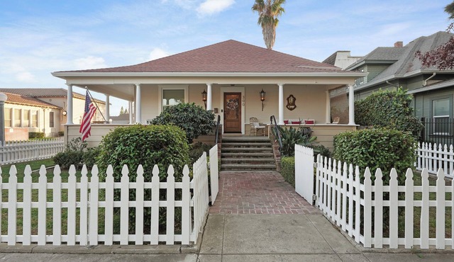 The Veranda on Walnut - Luxury Downtown Lodi Stay