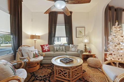 The Veranda on Walnut Luxury Downtown Lodi Stay