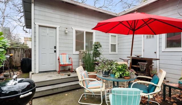 This guest house is a 0 bedroom(s), 1 bathrooms, located in Chico, CA.