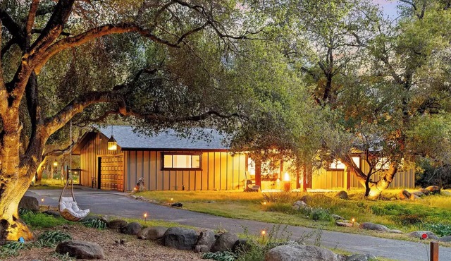 Three Oaks - Perfectly designed nature escape!