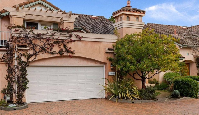 Tranquil Carpinteria Villa with pool and jacuzzi. Minutes to beach and shopping.