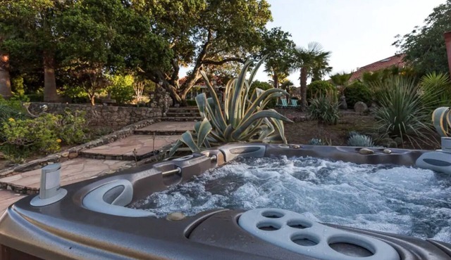 Tranquil Italian Villa Cottage Near Wineries with hot tub and pool!