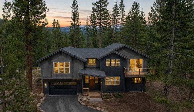 Treetops Designer Lodge: Air Conditioning, Hot Tub