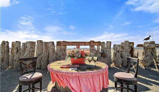 Tremendous 2-bedroom cottage with AC in charming Bombay in Niland