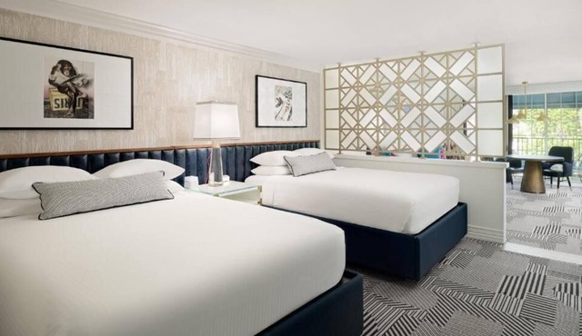 Trendy West Hollywood Stay – Walk to Dining & Nightlife