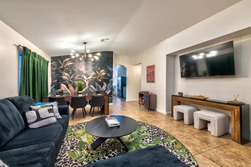 Tropical Boho 3 bdrm house wpool