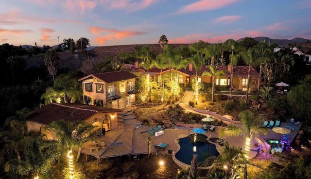 Tropical Resort 7 Bed 4 Acres
