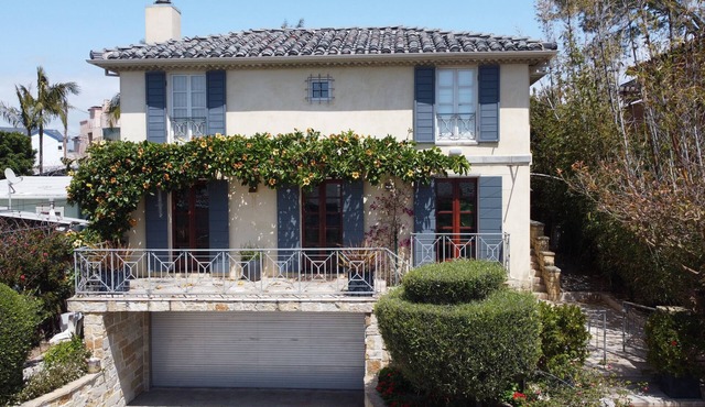 Tuscan-Style Villa in La Jolla Village w/Private Casita, Parking, Walk to Beach