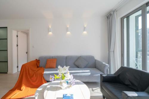 Tyms 2BR Serviced Apt Near Metro Xujiahui Center