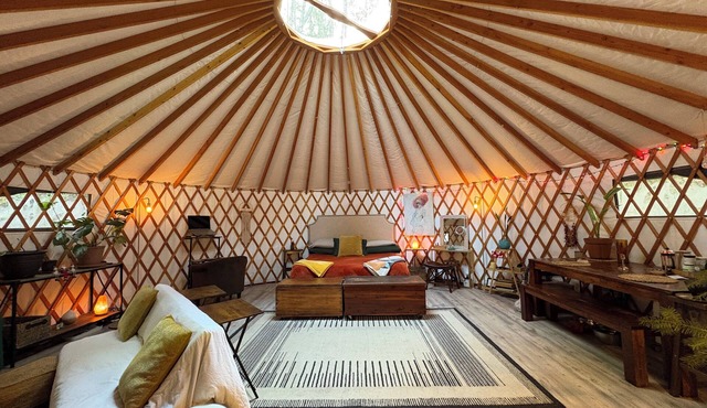 Unique Cozy Yurt Bungalow in Serene Garden Valley – AC, Heat & Pure Tranquility.
