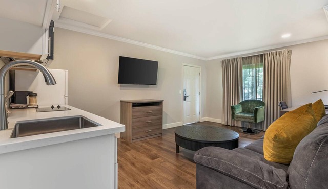 University Park Inn & Suites, an Ascend Collection Hotel