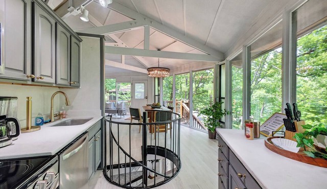 Unplug, Unwind, Welcome to the Treehouse in Lake Ozark