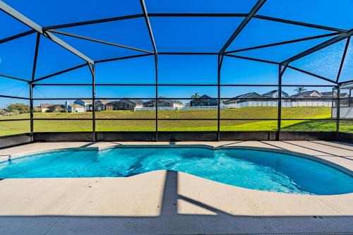 Upgraded Home - Private Pool - Near Disney