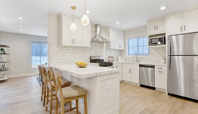 Upscale Family Home · 5 miles to Disneyland