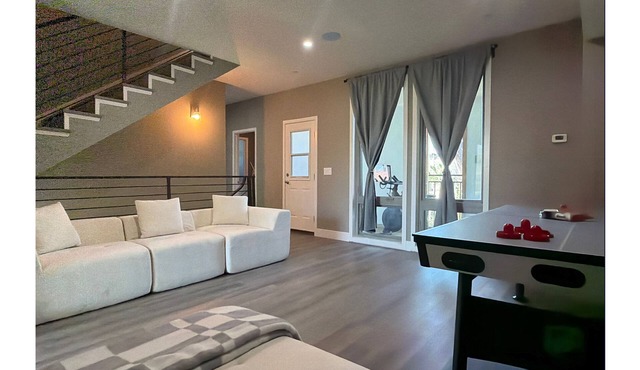 Upscale SJ Townhome w/Game Room, Gym & Work Setup