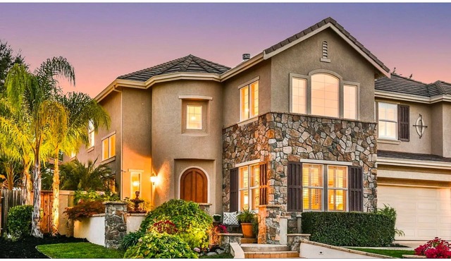Vibrant Pool Home + Bonus Room – Perfect for Group