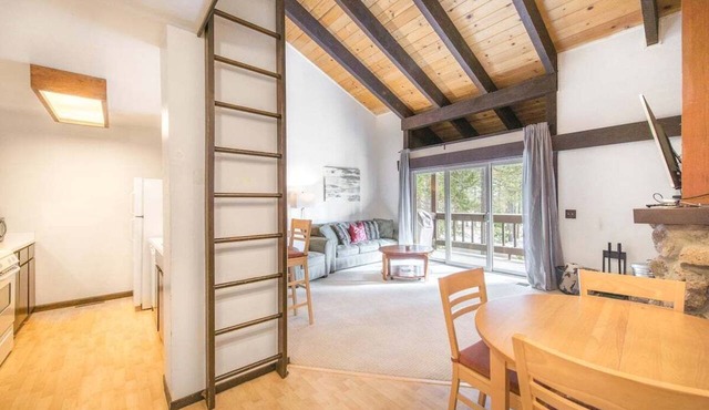Villas Cozy Condo in Tahoe City - Close to Town, beaches and resorts