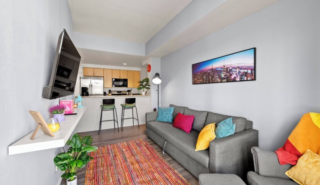 Walk to Everything - Gaslamp 1BR Free Parking & Pool