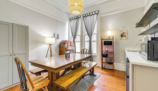 Walk to Haight-Ashbury: Cozy Apartment w/Jukebox!