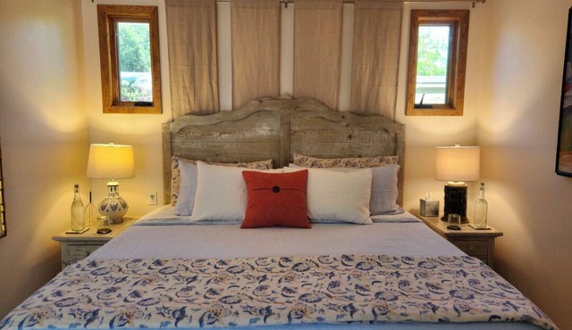 Walk-to-wine-country or chill in tranquility & comfort @ Floribunda Gardens
