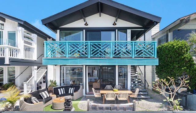 Waterfront 6BR Retreat with Panoramic Newport Harbor Views