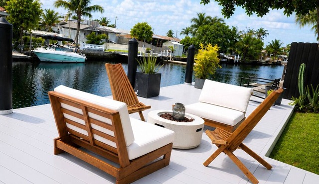 Waterfront Luxury Home Prime Location Near Hard Rock Stadium - Beach & Airport in Hollywood