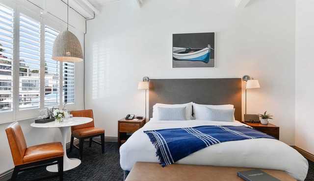 Waters Edge Hotel