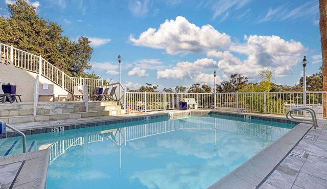 Whirlpool King Suite + Pool Access | Free Hot Breakfast | 3mi to Salt Creek
