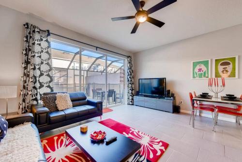 Windsor Palm Resort Pool 3 miles to Disney