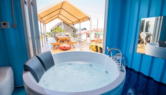 With car! Pet friendly! SUP, snorkeling, bicycles, BBQ, Jacuzzi.! Trailer house!