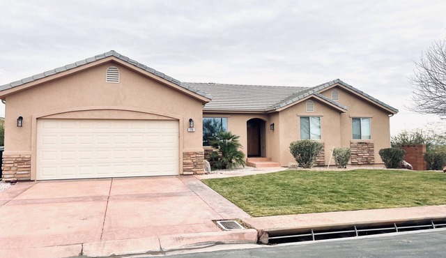 Wolf Creek Escape Mesquite Vacation Rental: 5 Bedroom Home with Plenty of Space for Everyone and $510 in free daily activities