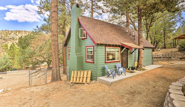 Wrightwood Cabin w/Cozy Interior!