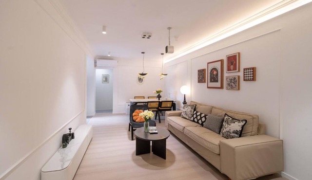 Yi Du Home with City View - Family Suite 500m to Nanjing West Rd Near People's Square -Credit Cards Accepted