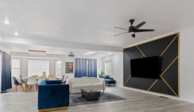Yosemite 6BR Villa + Sleeps 20 + Hot Tub+Games
