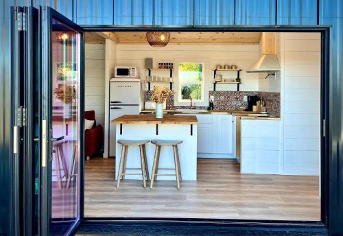 Yosemite Chalet, Spacious Tiny Home with Mountain Views!