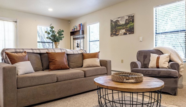 Yosemite Deer Cottage 1 Bed:1 Bath with Kitchenette