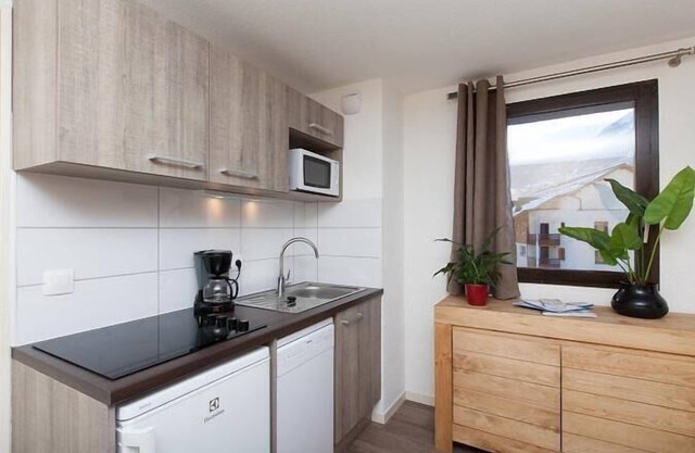 200m from resort center, 5th floor, balcony, tv, ski locker, 40m², Serre Chevalier in Briançon