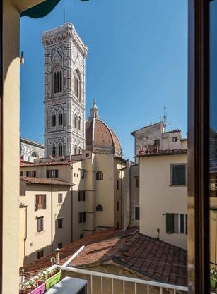 Charming 2bed Apt Overlooking Duomo in Florence