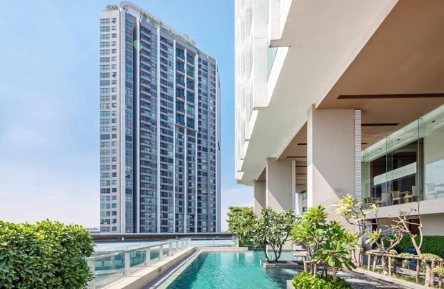 Charming Sky Bay Suite near BTS Phrakanong 简约迷人房近轻轨站 U4 in Khwaeng Phra Khanong Nuea
