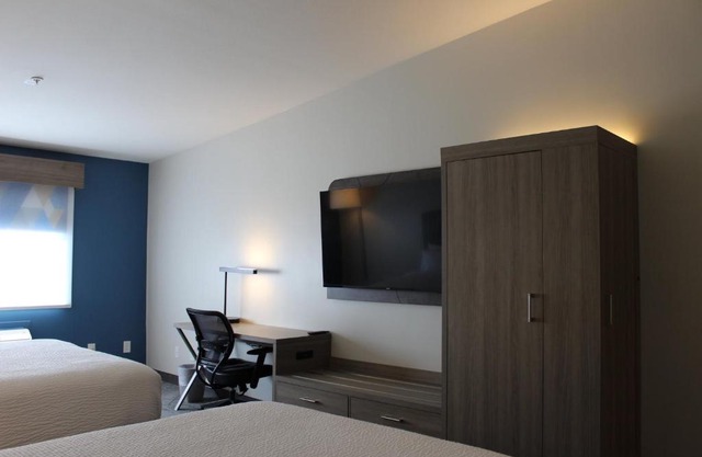 Holiday Inn Express Bakersfield Ihg Hotel 