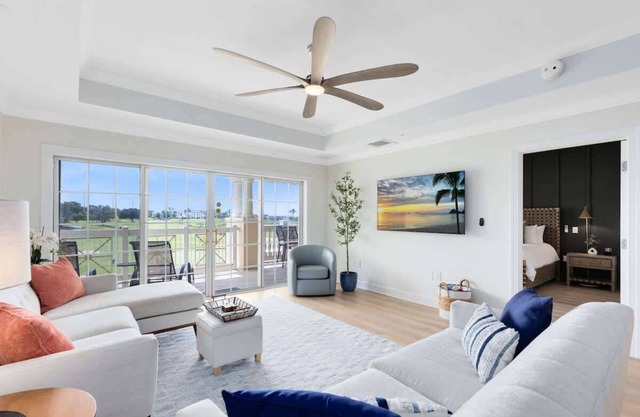 Outstanding condo with sensational views on golf r